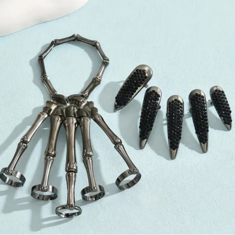 Skeleton Hand Ring